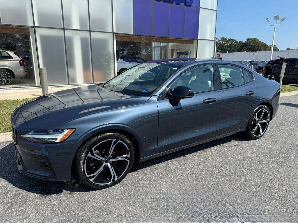 Used 2024 Volvo S60 B5 Plus w/ Climate Package AWD/4WD image 3