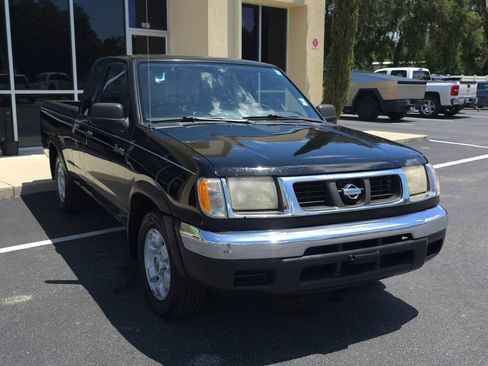 Used 2000 Nissan Frontier XE RWD image 3