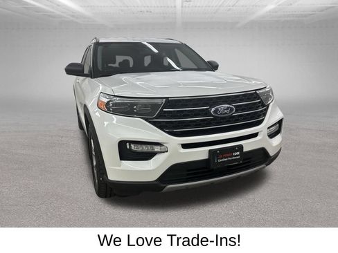 Used 2021 Ford Explorer XLT w/ Equipment Group 202A AWD/4WD image 2