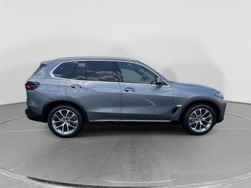 New 2026 BMW X5 xDrive40i w/ Premium Package AWD/4WD image 4