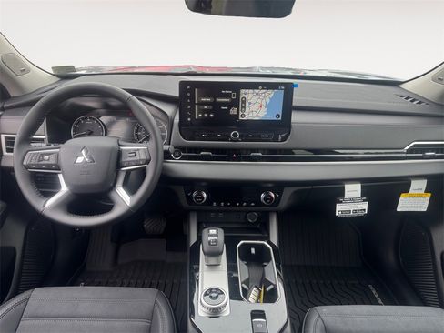 New 2025 Mitsubishi Outlander SE image 10