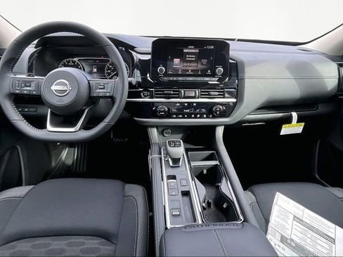 New 2025 Nissan Pathfinder SV image 5