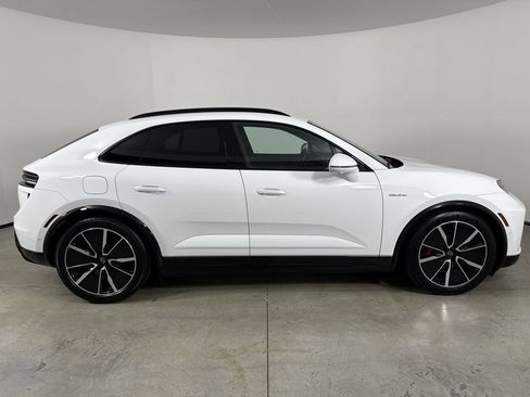 Certified 2025 Porsche Macan Turbo Electric AWD/4WD image 8