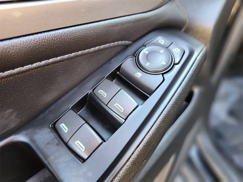 Used 2023 Chevrolet Traverse LT image 17