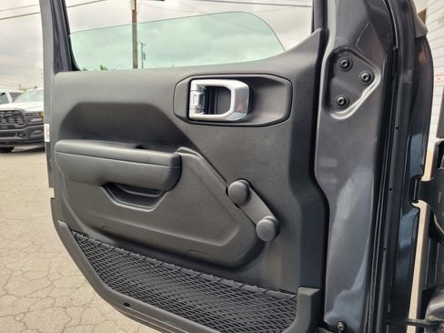 Used 2023 Jeep Wrangler Sport AWD/4WD image 25