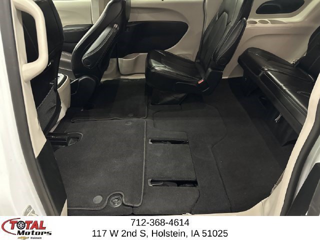 Used 2024 Chrysler Pacifica Touring-L FWD image 22