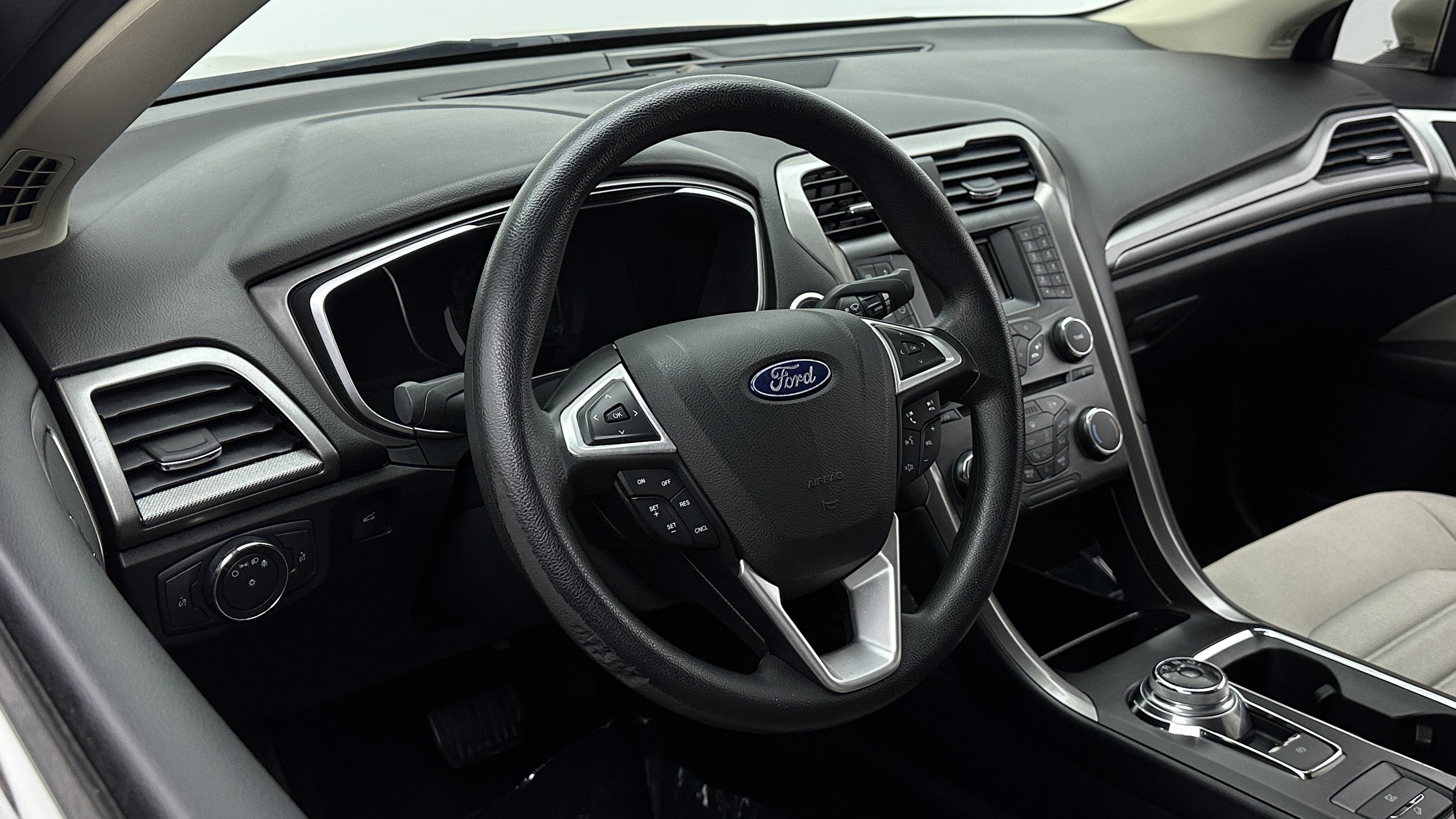 Used 2018 Ford Fusion S FWD image 8