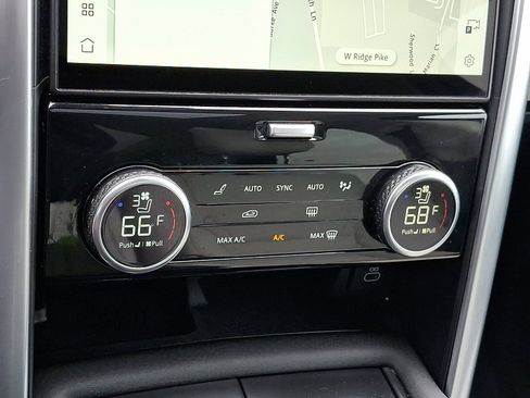 Used 2025 Land Rover Discovery S AWD/4WD image 16