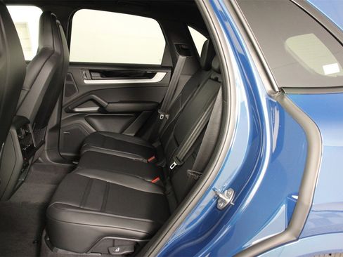 New 2026 Porsche Cayenne image 18