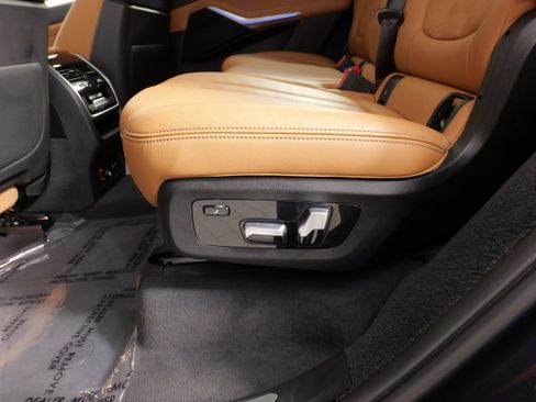 Used 2022 BMW X7 xDrive40i w/ M Sport Package AWD/4WD image 36