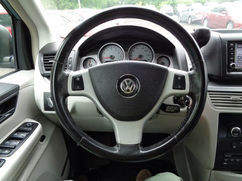 Used 2009 Volkswagen Routan SEL Premium image 19