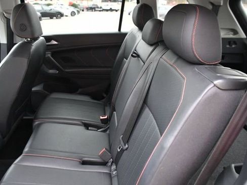 Used 2024 Volkswagen Tiguan SE image 14