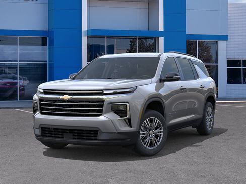 New 2026 Chevrolet Traverse LT w/ Driver Confidence Package AWD/4WD image 6