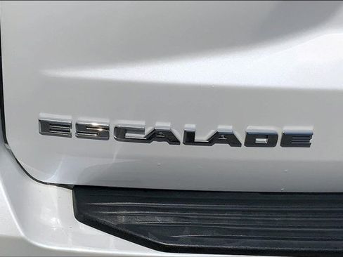 Used 2023 Cadillac Escalade ESV Premium Luxury AWD/4WD image 7