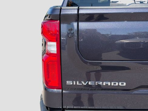 Used 2022 Chevrolet Silverado 1500 LTZ w/ LTZ Premium Package image 11