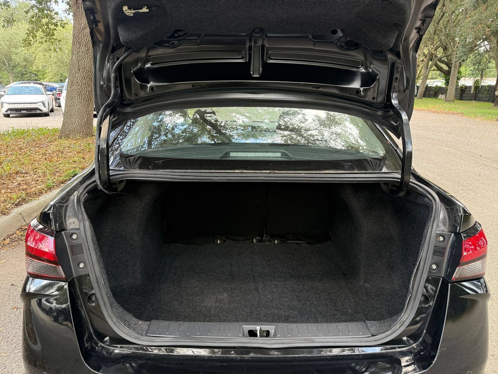 Used 2025 Nissan Versa SV FWD image 27