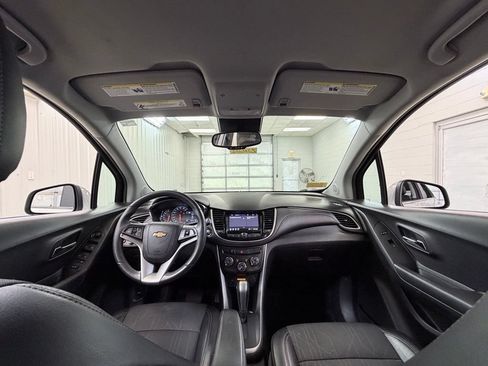 Used 2020 Chevrolet Trax LT w/ LT Convenience Package FWD image 20