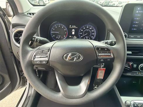 Used 2022 Hyundai Kona SE image 21