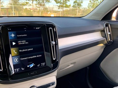 Used 2021 Volvo XC40 T5 Momentum w/ Premium Package image 34