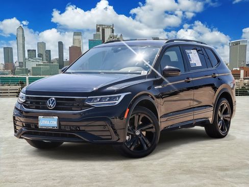 Certified 2024 Volkswagen Tiguan SE R-Line AWD/4WD image 1