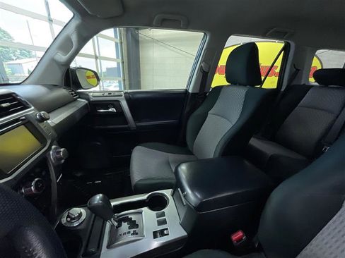 Used 2018 Toyota 4Runner SR5 AWD/4WD image 12