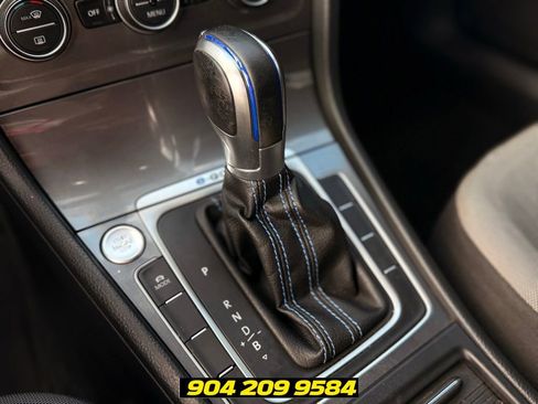 Used 2016 Volkswagen e-Golf SE FWD image 19