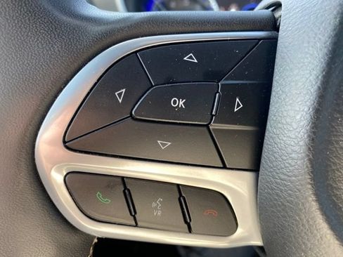 Used 2025 Chrysler Pacifica Select FWD image 20