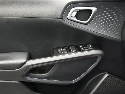 Used 2020 Kia Soul GT-Line FWD image 11