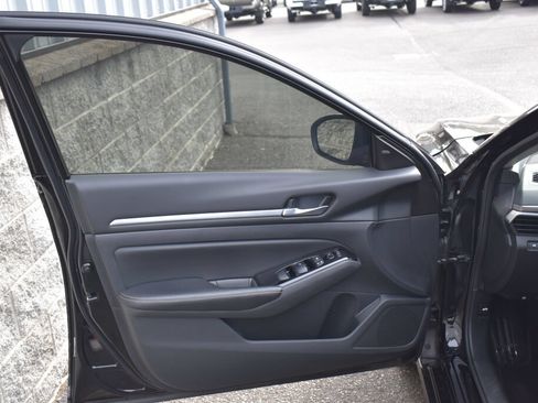 Used 2023 Nissan Altima 2.5 SV AWD/4WD image 17