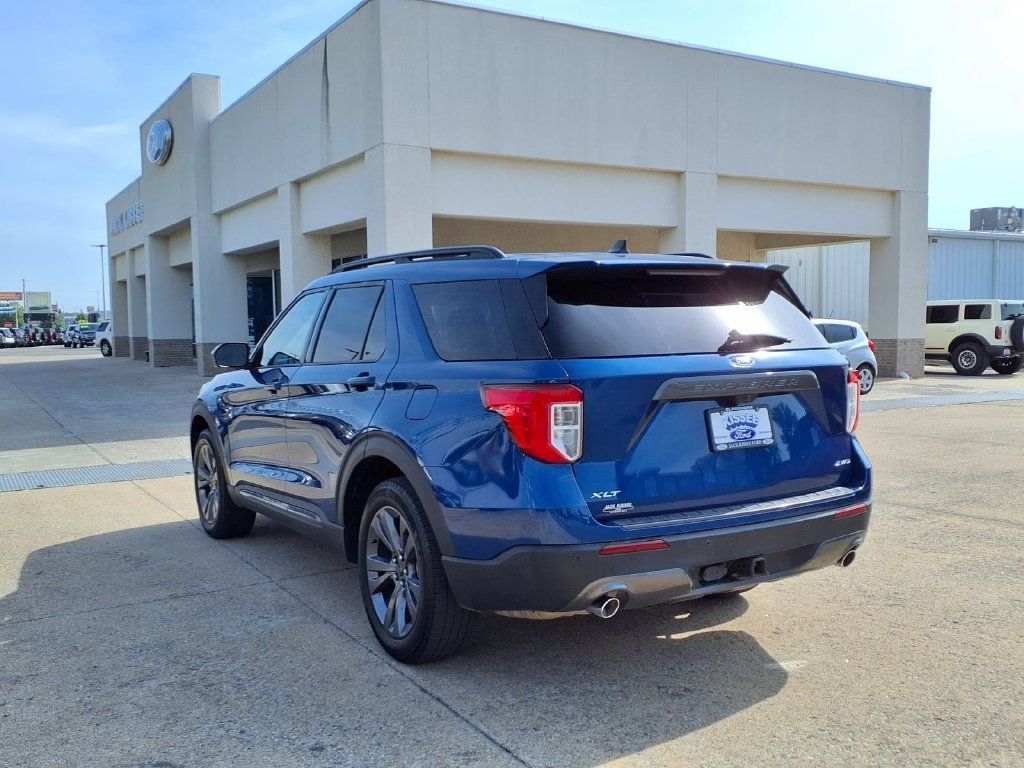 Used 2023 Ford Explorer XLT w/ Equipment Group 202A AWD/4WD image 2