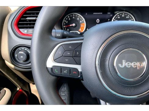 Used 2023 Jeep Renegade Trailhawk AWD/4WD image 17