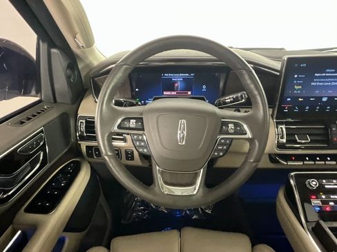 Used 2024 Lincoln Navigator Premiere image 11