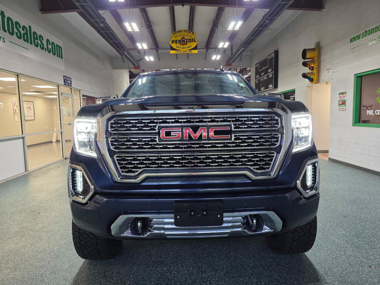 Used 2022 GMC Sierra 1500 Denali w/ Driver Alert Package II AWD/4WD image 3