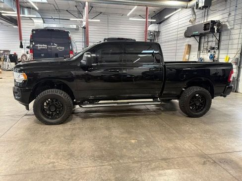 Used 2024 RAM 2500 Big Horn AWD/4WD image 32