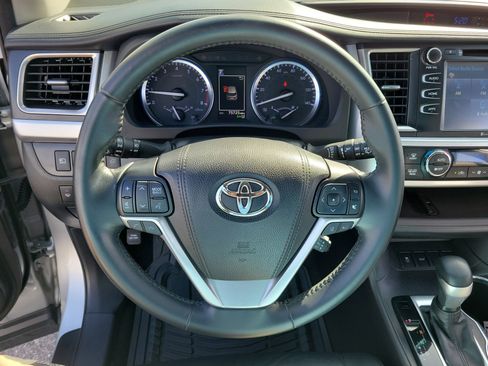 Used 2018 Toyota Highlander XLE FWD image 23