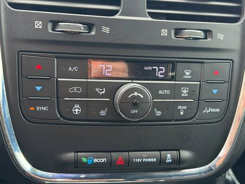 Used 2019 Dodge Grand Caravan SXT w/ Driver Convenience Group image 27