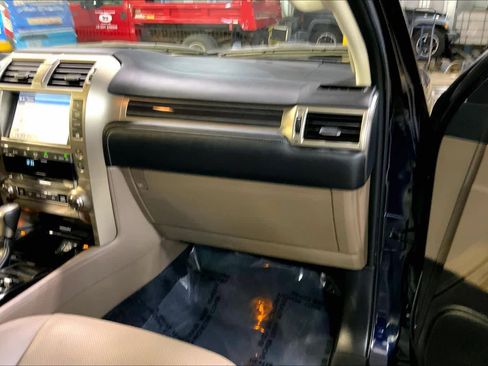 Used 2021 Lexus GX 460 Premium w/ Premium Package image 19