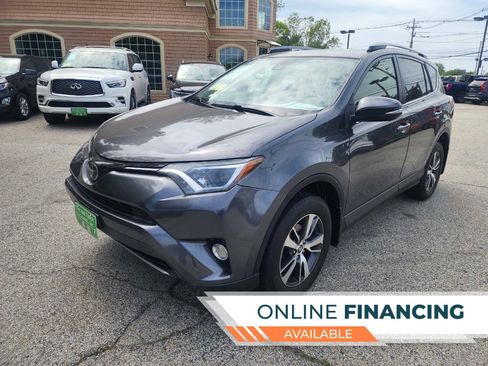 Used 2018 Toyota RAV4 XLE AWD/4WD image 1