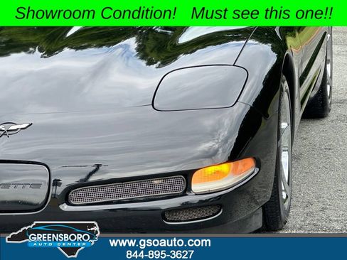 Used 2001 Chevrolet Corvette Convertible w/ Preferred Equipment Group1 RWD image 38