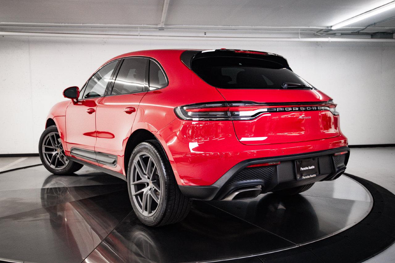 Certified 2026 Porsche Macan AWD/4WD image 3