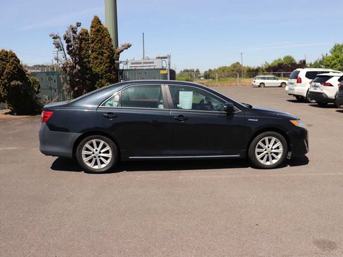 Used 2012 Toyota Camry XLE w/ Leather Pkg FWD image 4