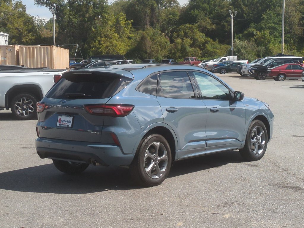 Used 2023 Ford Escape ST-Line w/ Tech Pack #1 AWD/4WD image 5