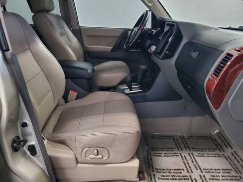 Used 2004 Mitsubishi Montero Limited AWD/4WD image 16