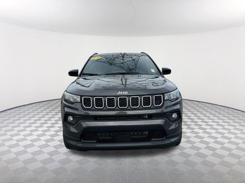 Used 2024 Jeep Compass Latitude w/ Sun and Sound Group image 2
