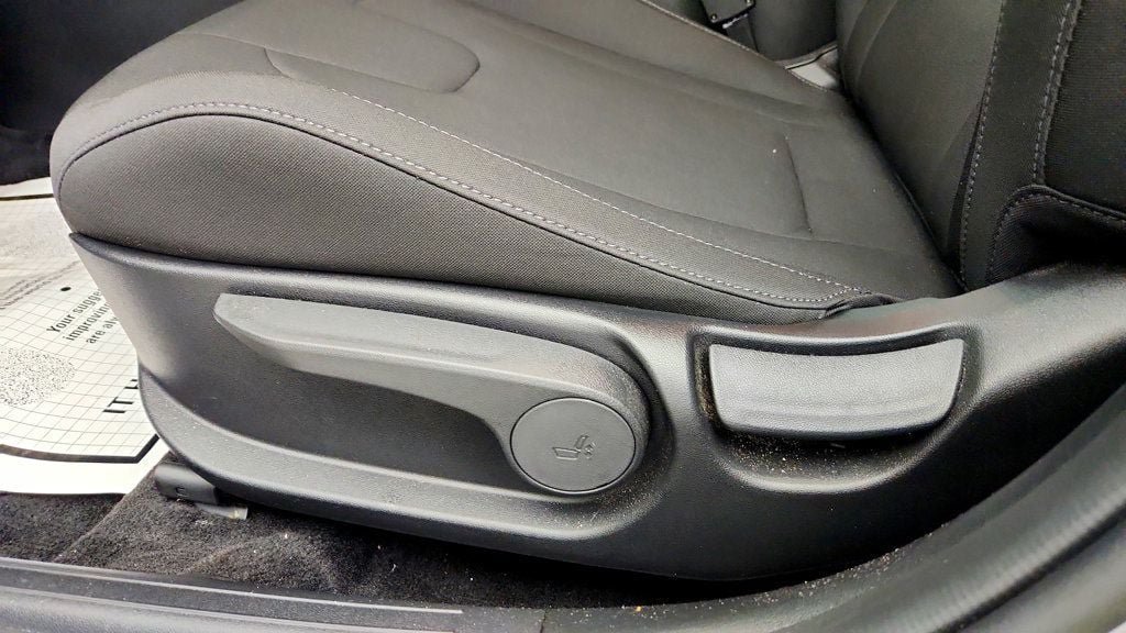 Used 2021 Hyundai Elantra SEL w/ Convenience Package FWD image 11