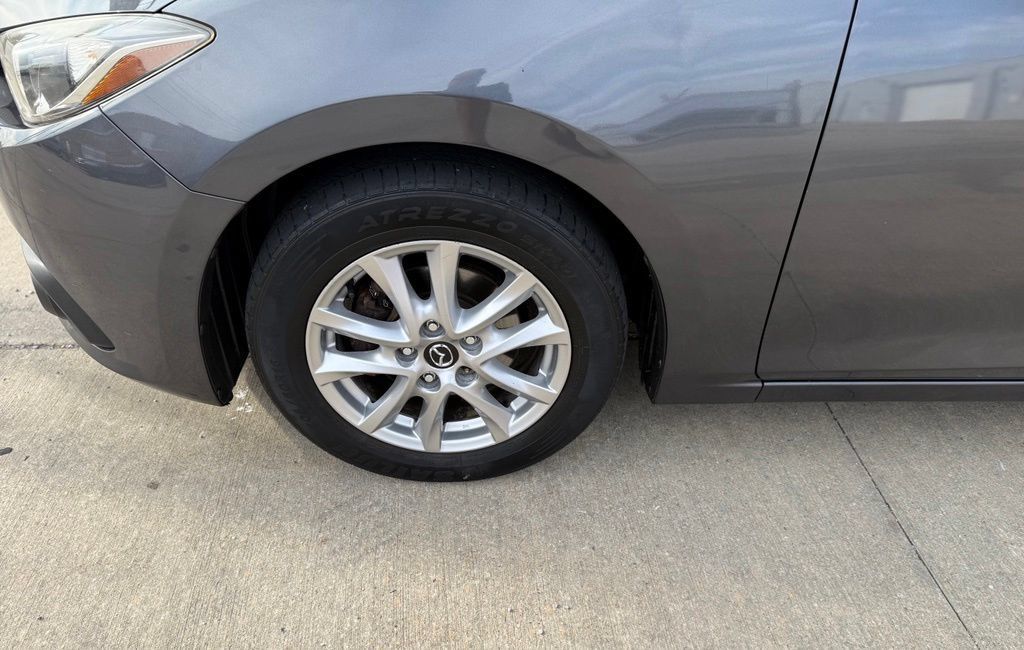 Used 2016 MAZDA MAZDA3 i Touring FWD image 11