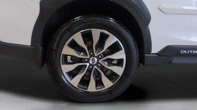 Certified 2025 Subaru Outback Touring AWD/4WD image 26