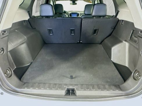 Used 2024 GMC Terrain SLT FWD image 32