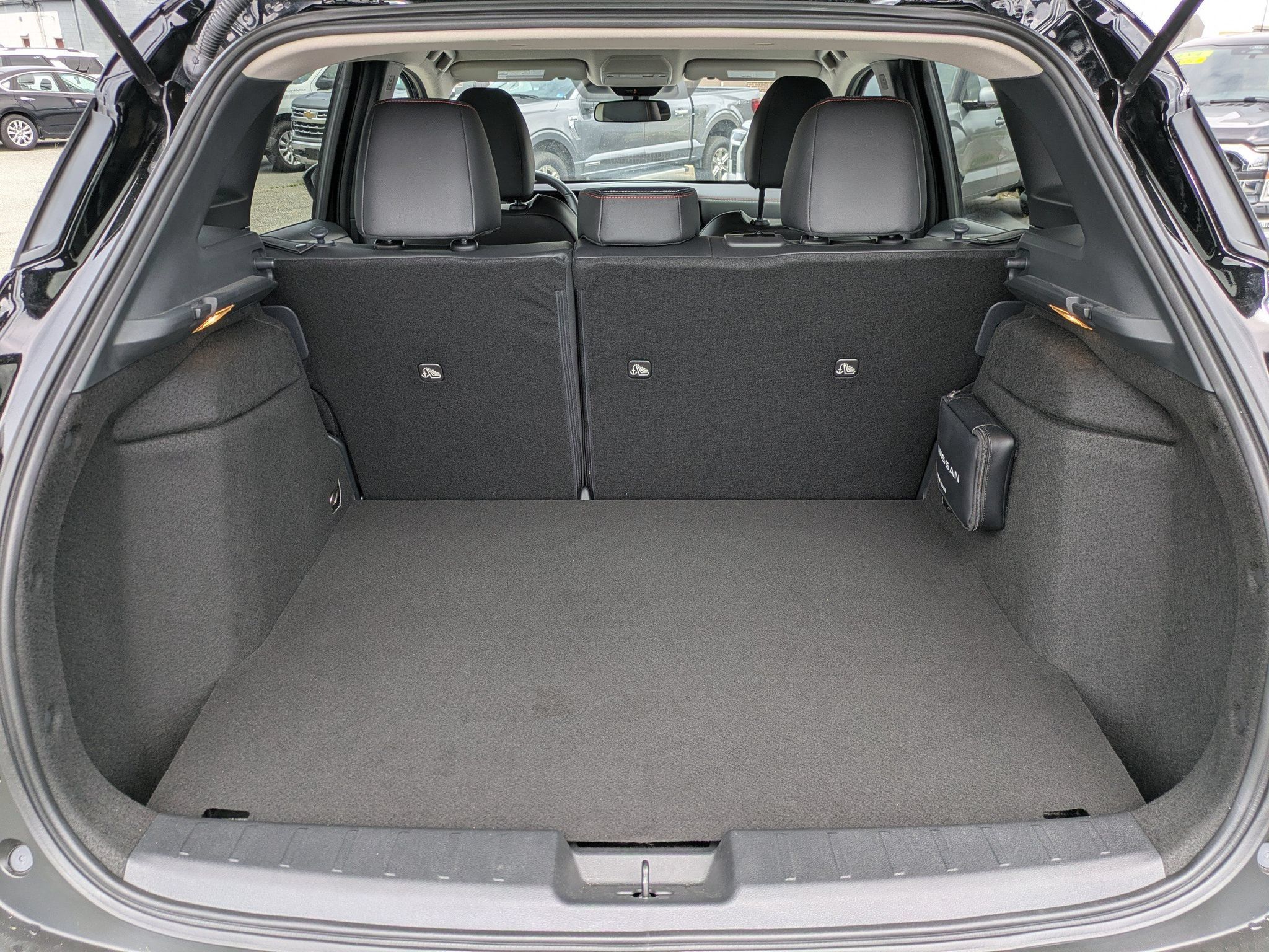 Used 2025 Nissan Kicks SR AWD/4WD image 14
