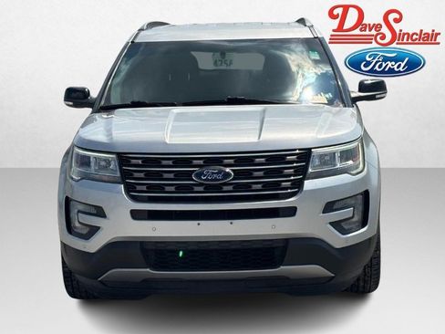 Used 2016 Ford Explorer XLT w/ Equipment Group 202A FWD image 2